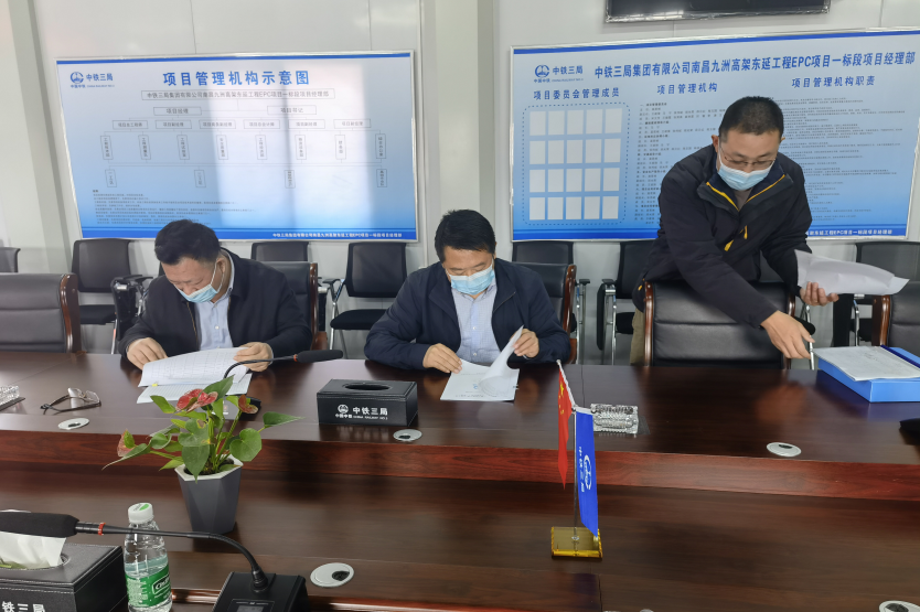 副总经理罗辉赴九洲高架东延工程查抄疫情防控及项目推动工作